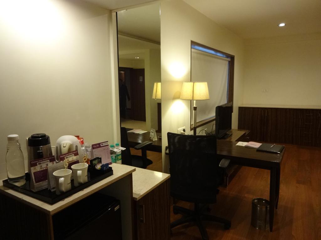 Minerva Grand Banjara Hotell Hyderabad Exteriör bild